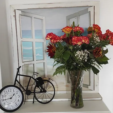 Bienvenue Lumineux Avec Ascenseur Et Vue Sur La