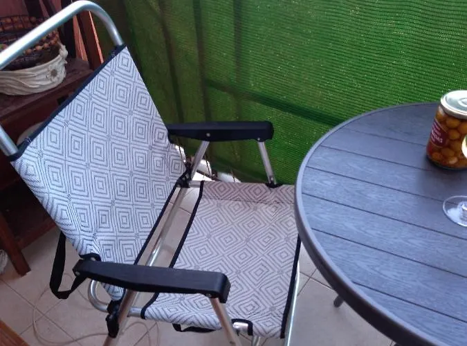 Bienvenue Lumineux Avec Ascenseur Et Vue Sur La