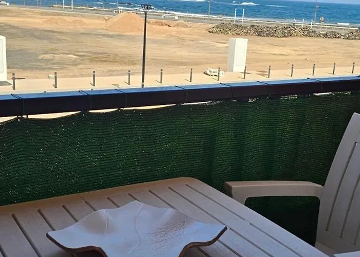 Bienvenue Lumineux Avec Ascenseur Et Vue Sur La *