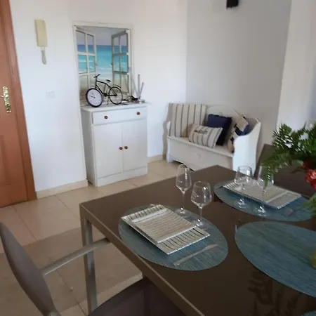 Bienvenue Lumineux Avec Ascenseur Et Vue Sur La