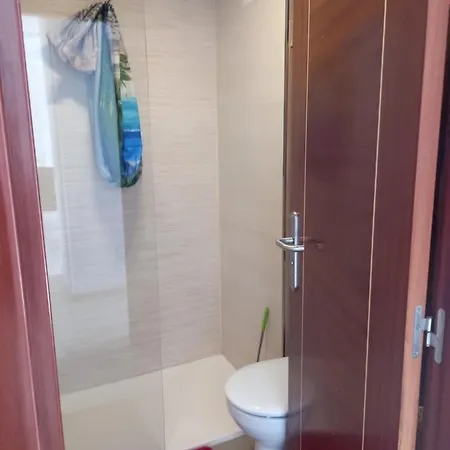 Bienvenue Lumineux Avec Ascenseur Et Vue Sur La