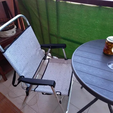 Bienvenue Lumineux Avec Ascenseur Et Vue Sur La