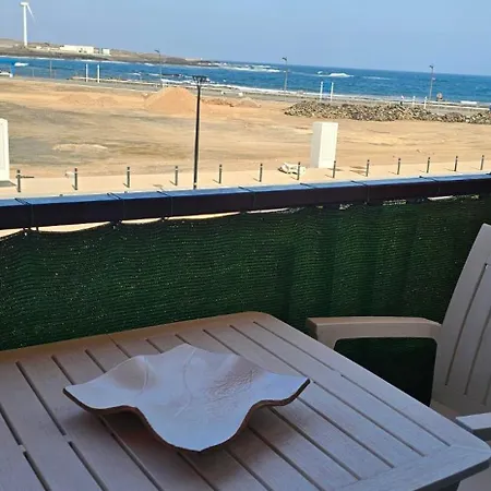 Bienvenue Lumineux Avec Ascenseur Et Vue Sur La *