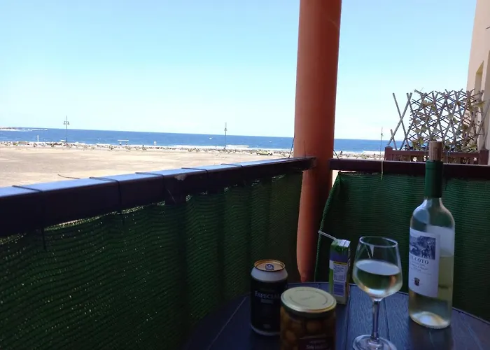 Bienvenue Lumineux Avec Ascenseur Et Vue Sur La *