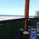 Bienvenue Lumineux Avec Ascenseur Et Vue Sur La *